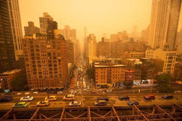 Sốc với loạt ảnh hiện tại ở New York hoa lệ: Khói cam ô nhiễm dày đặc bao trùm toàn thành phố - Ảnh 9.