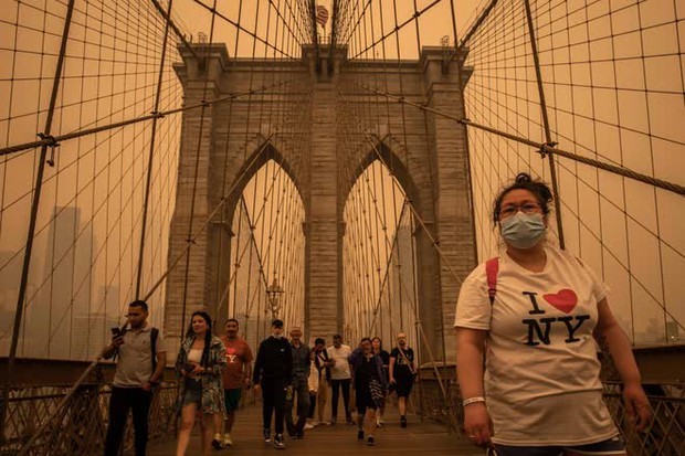 Sốc với loạt ảnh hiện tại ở New York hoa lệ: Khói cam ô nhiễm dày đặc bao trùm toàn thành phố - Ảnh 4.