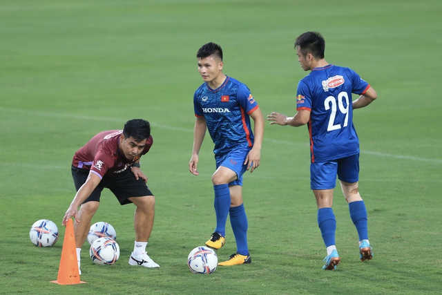 Tái hợp cùng Văn Hậu, Quang Hải sẽ giúp CLB CAHN trở nên đáng sợ nhất V.League? - Ảnh 2.