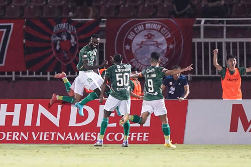 CLB TP Hồ Chí Minh mua lại trung vệ Brazil, đua trụ hạng V-League - Ảnh 1.