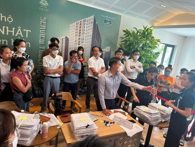 Dự án chung cư từng gây sốt khi hàng trăm người xếp hàng từ sáng sớm nộp hồ sơ tiếp tục mở bán thêm 270 căn với giá 16 triệu đồng/m2 - Ảnh 1. Dự án chung cư từng gây sốt khi hàng trăm người xếp hàng từ sáng sớm nộp hồ sơ tiếp tục mở bán thêm 270 căn với giá 16 triệu đồng/m2 - Ảnh 1.