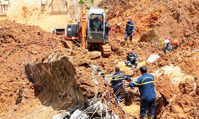 Yêu cầu cán bộ, công chức liên quan đến vụ sạt lở không được rời khỏi Đà Lạt để phục vụ điều tra - Ảnh 1.