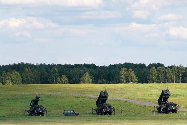 Nằm giữa Nga và Belarus, Vilnius biến thành pháo đài trước thềm hội nghị thượng đỉnh NATO - Ảnh 5.