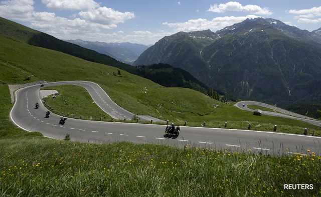Thắng cảnh đường núi cao nhất ở Áo chịu tác động của biến đổi khí hậu - Ảnh 1.