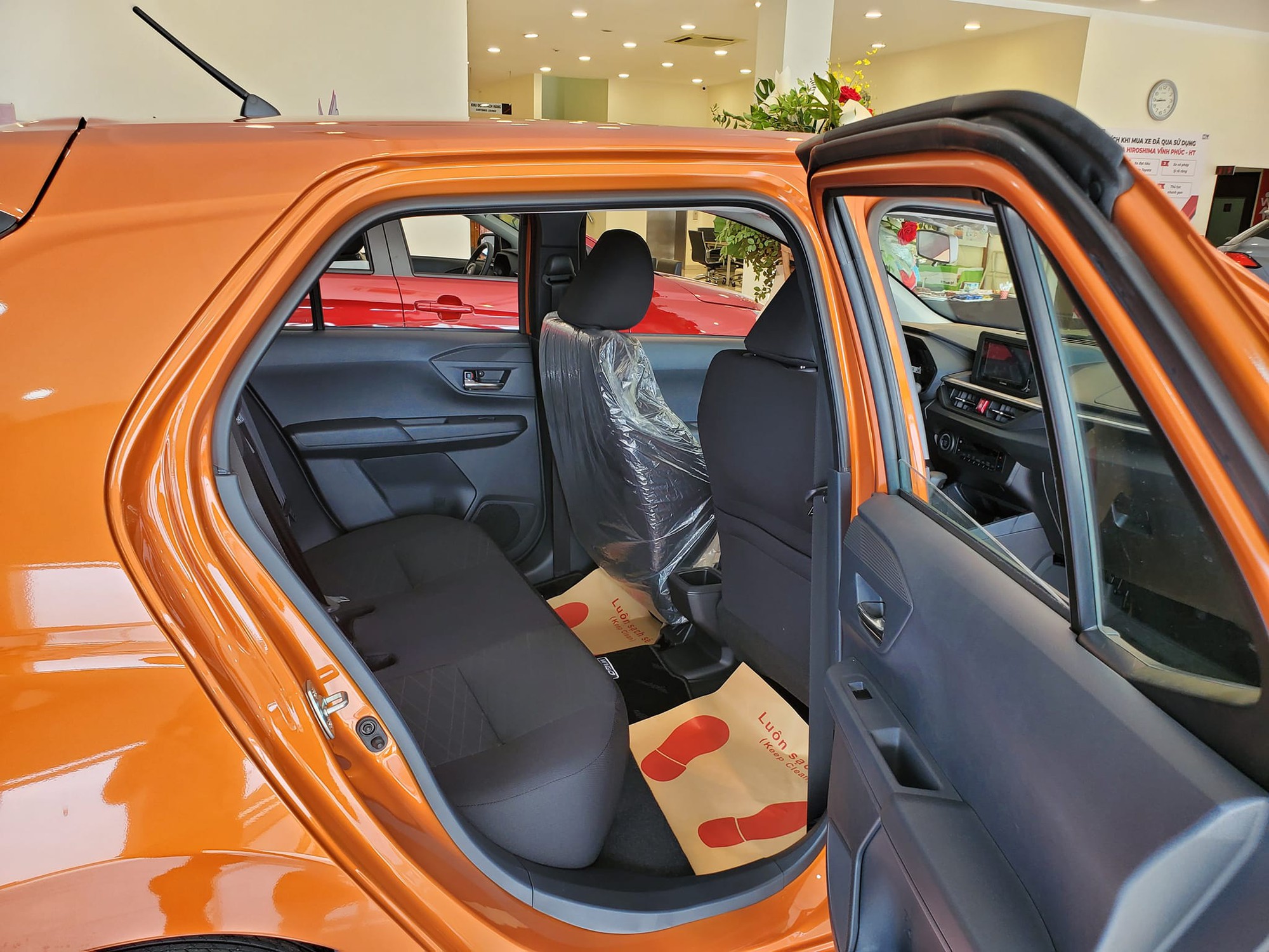 Toyota Wigo 2023 vừa mở bán đã giảm giá: Khởi điểm còn 355 triệu, rẻ nhất phân khúc nhưng vẫn hơn công nghệ an toàn - Ảnh 5.