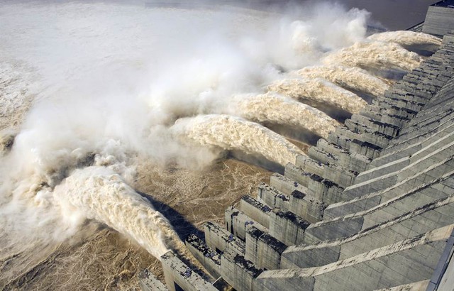 Cận cảnh đập thủy điện lớn nhất thế giới ngốn hơn 30 tỷ đô - Ảnh 7.
