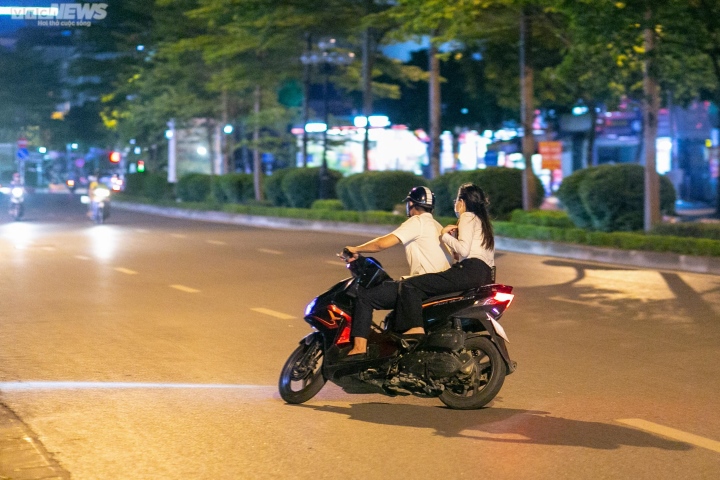 Tài xế vi phạm nồng độ cồn xin bỏ qua không được, ngủ gục trong chốt cảnh sát 141 - Ảnh 14. Tài xế vi phạm nồng độ cồn xin bỏ qua không được, ngủ gục trong chốt cảnh sát 141 - Ảnh 14.