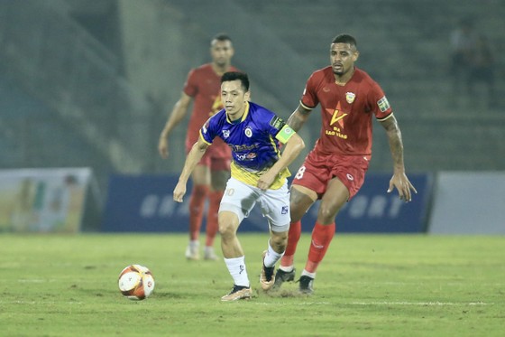 Chật chội cuộc đua vô địch V-League 2023 - Ảnh 2.