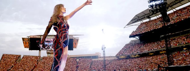 Từ Taylor Swift đến World Cup, du khách đang trả nhiều tiền hơn để xem các chương trình và trận đấu ở nước ngoài - Ảnh 1.
