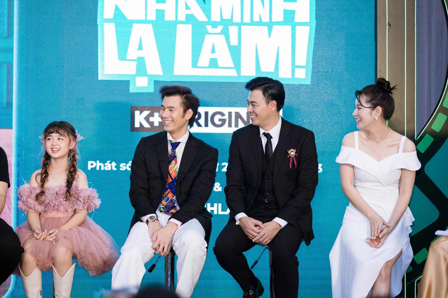 Diễn viên Lưu Huyền Trang nói về cảnh nóng với Tuấn Tú: Tôi rất ngượng và xấu hổ - Ảnh 2. Diễn viên Lưu Huyền Trang nói về cảnh nóng với Tuấn Tú: Tôi rất ngượng và xấu hổ - Ảnh 2.