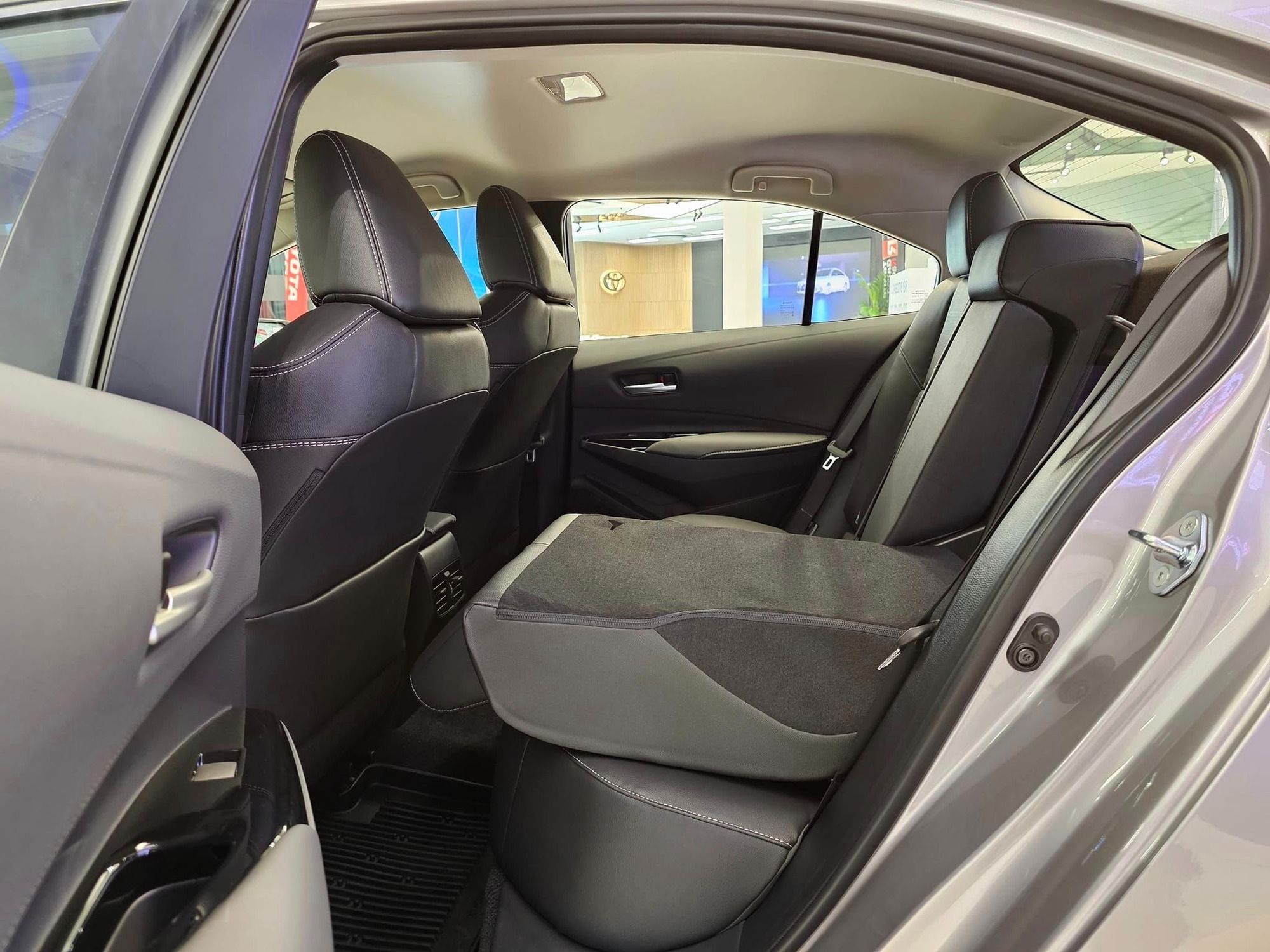 Toyota Corolla Altis sắp có bản mới tại Việt Nam: Thêm trang bị, giá dự kiến tăng nhẹ - Ảnh 8.
