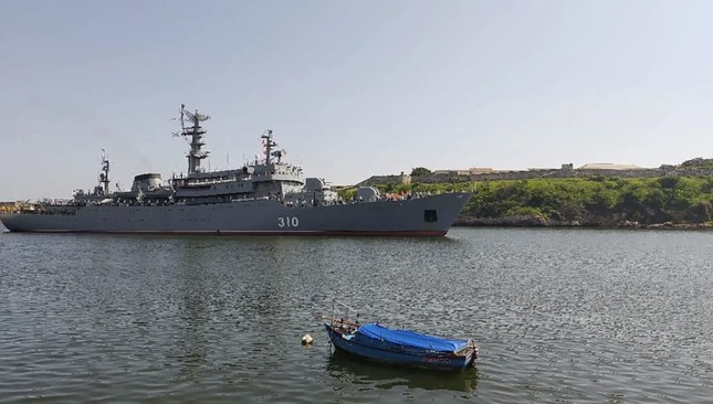 Tàu hải quân Nga thăm Cuba - Ảnh 1.