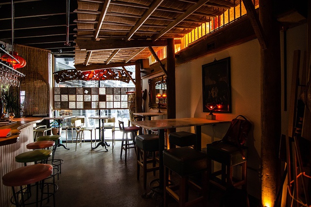 Nhà hàng Việt đưa hình ảnh mái hiên đến Mỹ, tạo ra không gian để bớt nhớ nhà - Ảnh 1.