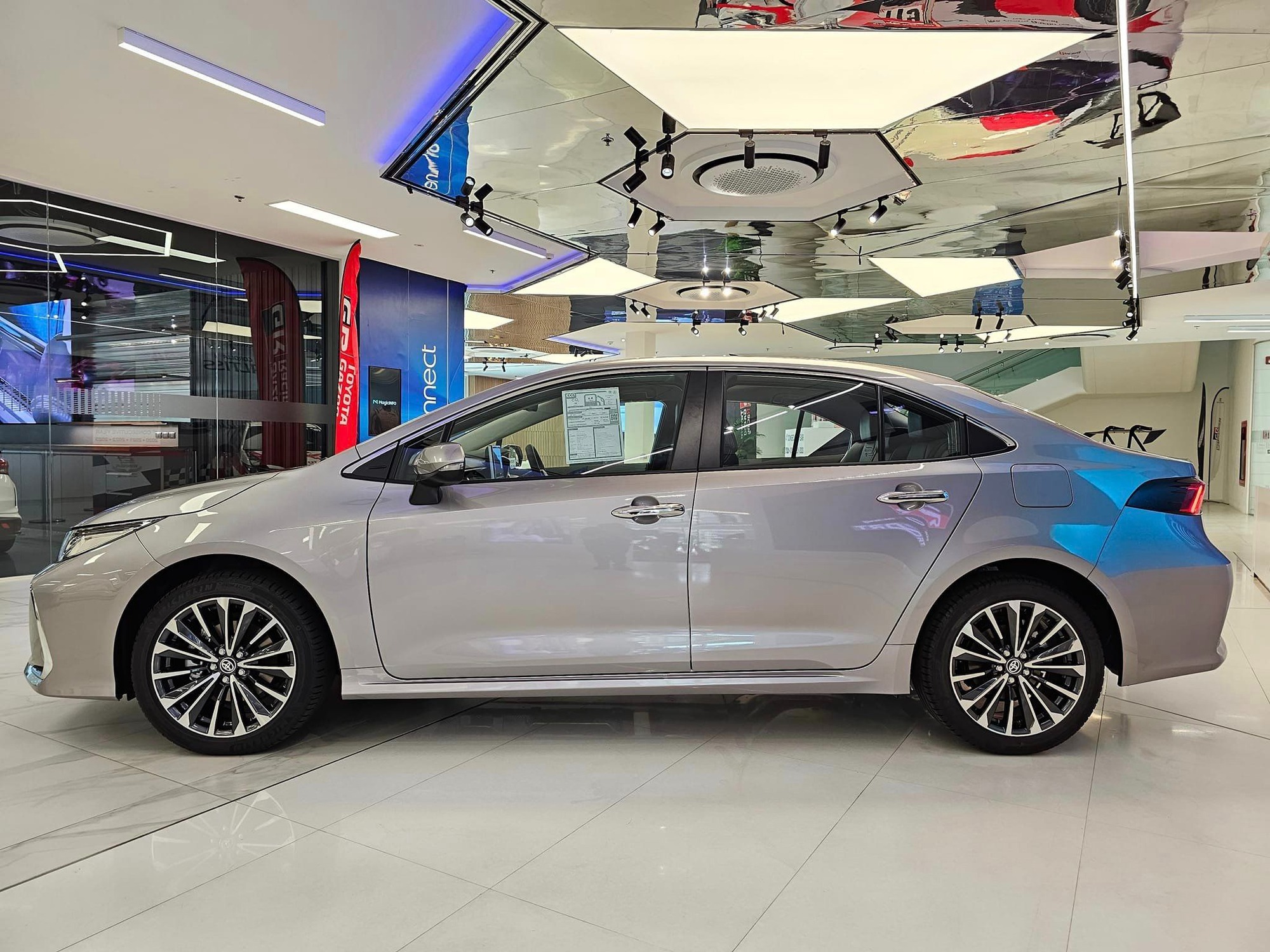 Toyota Corolla Altis sắp có bản mới tại Việt Nam: Thêm trang bị, giá dự kiến tăng nhẹ - Ảnh 3.