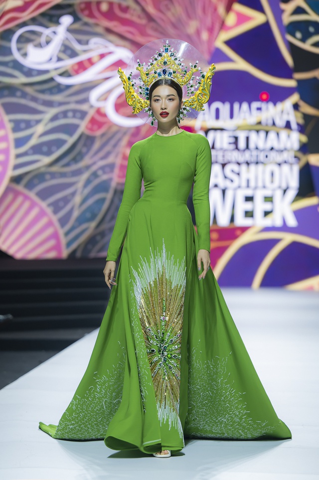 Hương Ly mở màn, Khánh Vân - Minh Tú làm vedette cho bộ sưu tập áo dài của Minh Châu - Ảnh 5.