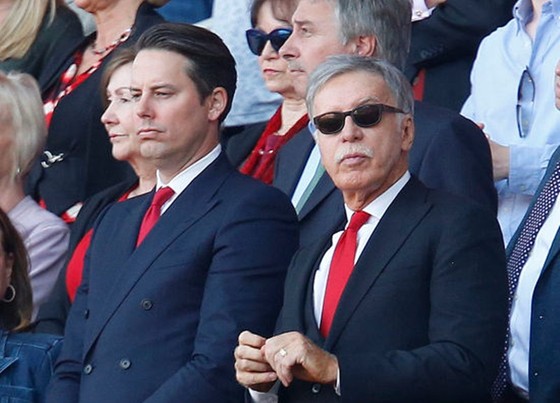 Khi ông chủ “ẩn mình” của Arsenal đã lộ diện - Ảnh 1.
