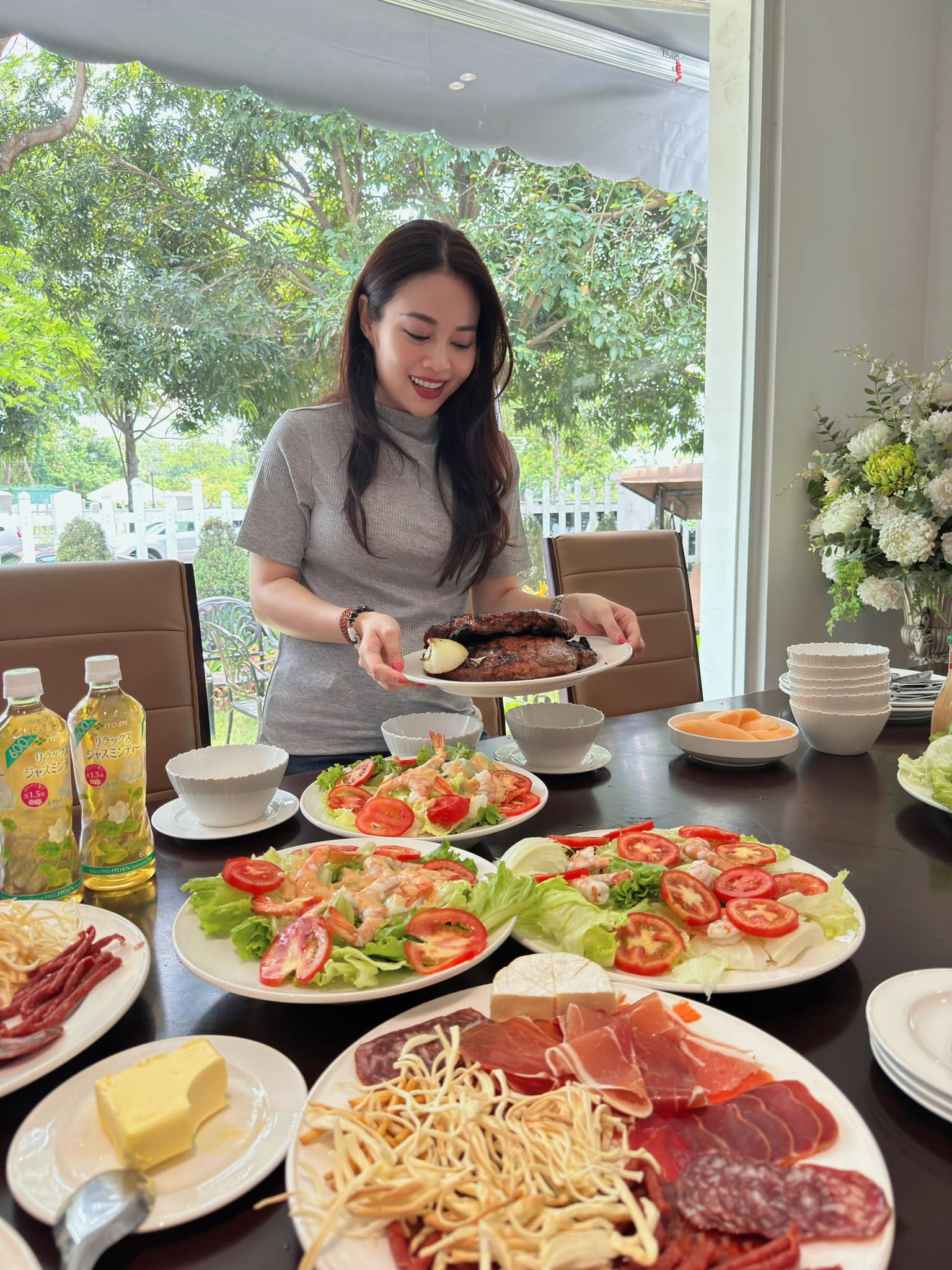 Hằng Túi và bạn trai xả loạt ảnh du lịch tình tứ, đàng trai chứng minh là người của gia đình - Ảnh 9. Hằng Túi và bạn trai xả loạt ảnh du lịch tình tứ, đàng trai chứng minh là người của gia đình - Ảnh 9.
