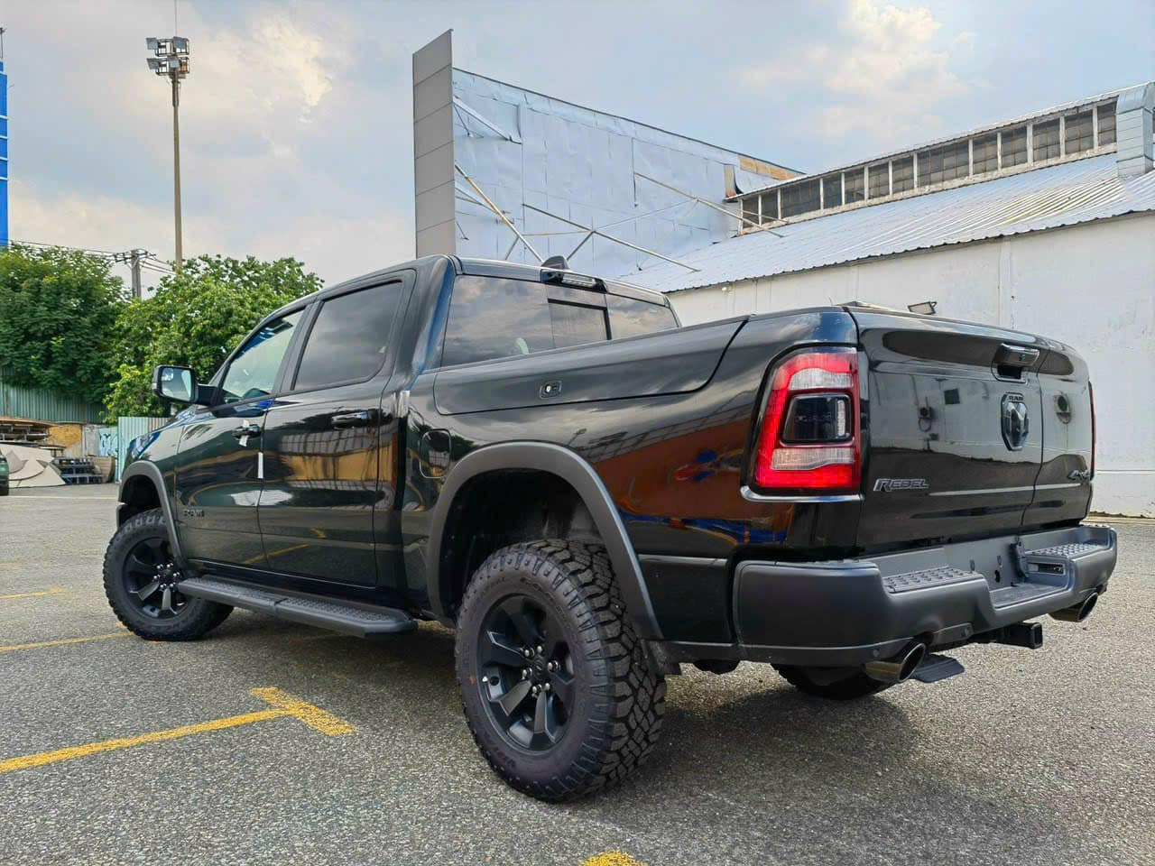 Ram 1500 Rebel ra mắt tuần sau tại Việt Nam: Giá dự kiến gần 5,3 tỷ, đắt như F-150 Raptor, nhiều trang bị thể thao - Ảnh 5.