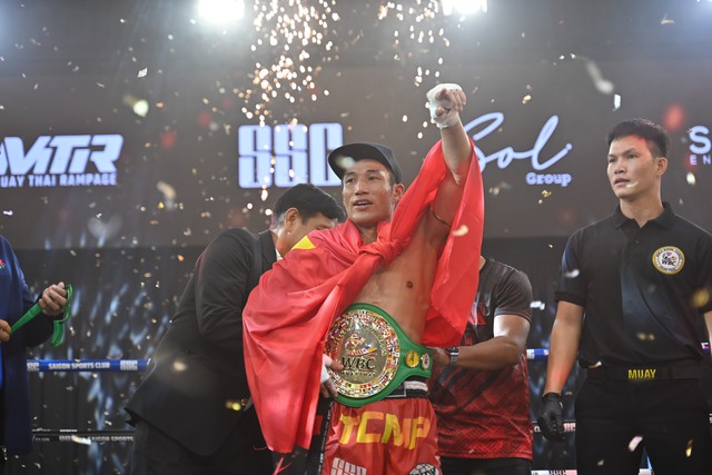 Tung đòn mãn nhãn hạ gục đối thủ, võ sĩ Việt Nam giành đai WBC quốc tế - Ảnh 4.