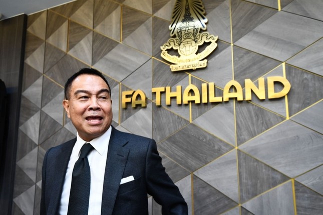 Nghi án chủ tịch LĐBĐ Thái Lan bòn rút tiền từ giải VĐQG - Ảnh 1.