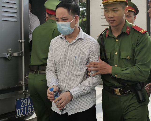 Kiến nghị điều tra trách nhiệm của Thứ trưởng Bộ Y tế Đỗ Xuân Tuyên trong vụ chuyến bay giải cứu - Ảnh 1.