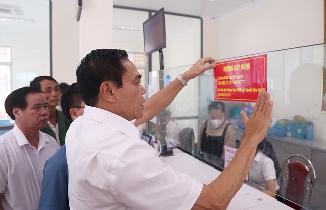 Chủ tịch Hà Tĩnh công bố đường dây nóng tiếp nhận thông tin cán bộ nhũng nhiễu người dân - Ảnh 2.