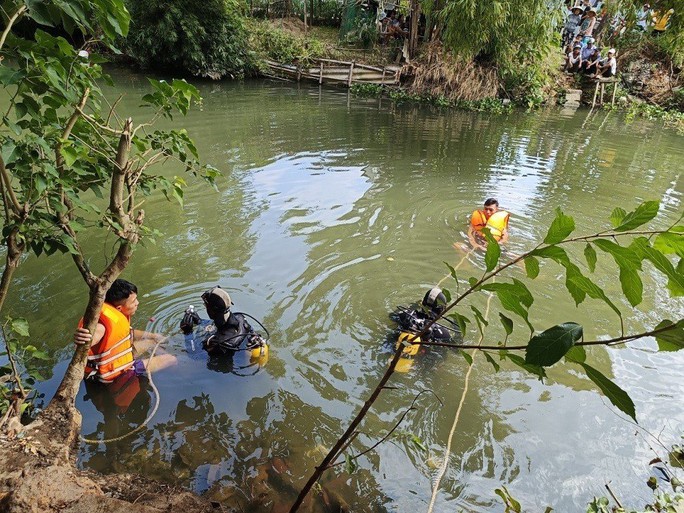 Va chạm giao thông, người đàn ông dùng dao chém 3 thanh niên thương vong - Ảnh 1.