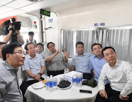 Thủ tướng Phạm Minh Chính khảo sát dự án siêu cảng biển Cần Giờ - Ảnh 1.