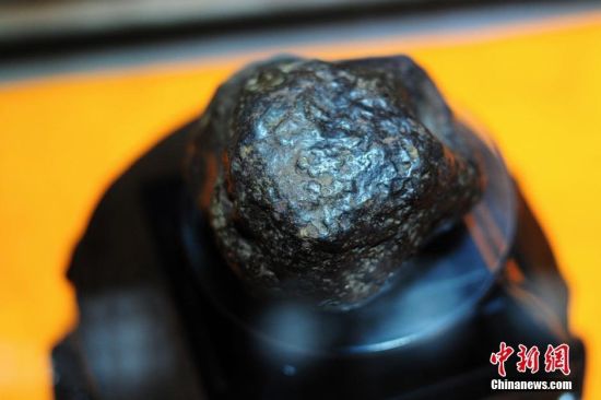 Nhặt được viên đá lạ, người chăn gia súc không ngờ đó viên thiên thạch hơn 4 tỷ năm tuổi, có giá hơn 200 tỷ - Ảnh 3.
