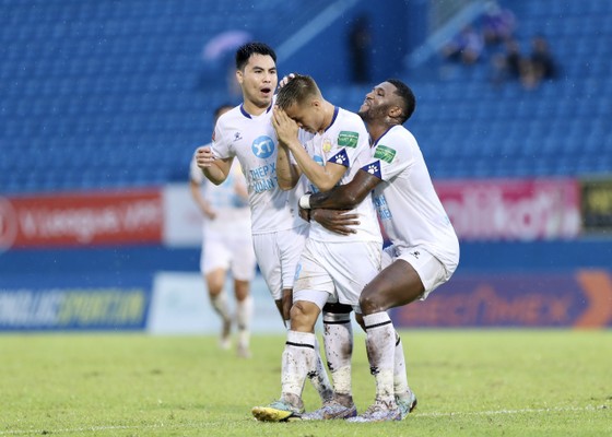 B.Bình Dương đứng cuối bảng sau giai đoạn 1 V-League 2023 - Ảnh 2.