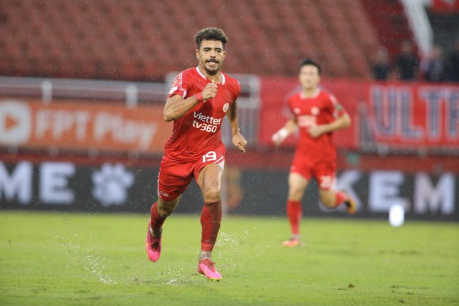 Hạ CLB TPHCM 1-0, Viettel khiến cuộc đua vô địch thêm hấp dẫn - Ảnh 1.