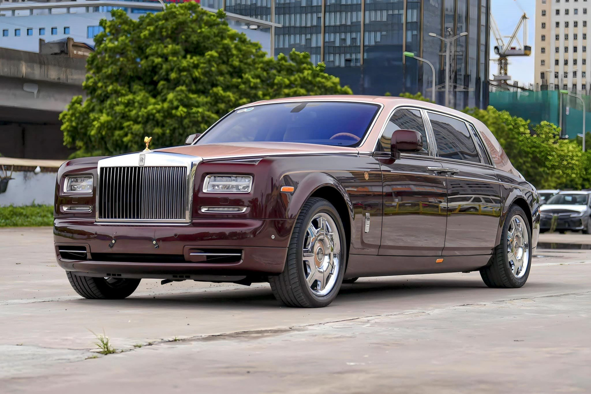 Sau nhiều lần đấu giá không thành, chiếc Rolls-Royce có số lận đận nhất Việt Nam bất ngờ được rao bán trở lại - Ảnh 1.