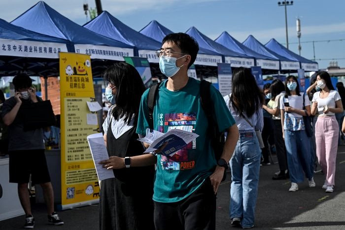 Năm 2023 ‘đáng quên’ của Trung Quốc: Tỷ lệ thanh niên thất nghiệp cao kỷ lục - Ảnh 2.