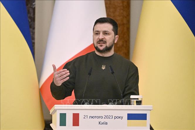 Tổng thống Volodymyr Zelensky cách chức Đại sứ Ukraine tại Anh - Ảnh 1.