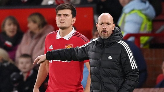 Tước băng đội trưởng của Harry Maguire, vì sao Erik ten Hag buộc phải tàn nhẫn? - Ảnh 1.