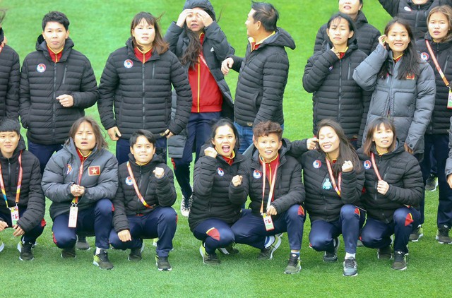 Đội tuyển nữ Việt Nam tự hào hô vang Việt Nam khi tham quan sân thi đấu ở World Cup 2023 - Ảnh 4.