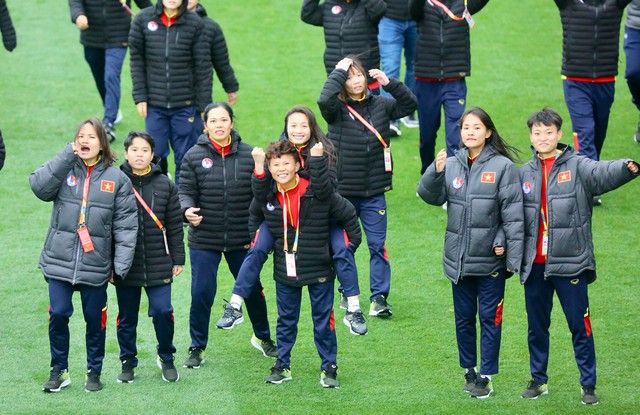 Đội tuyển nữ Việt Nam tự hào hô vang Việt Nam khi tham quan sân thi đấu ở World Cup 2023 - Ảnh 3.