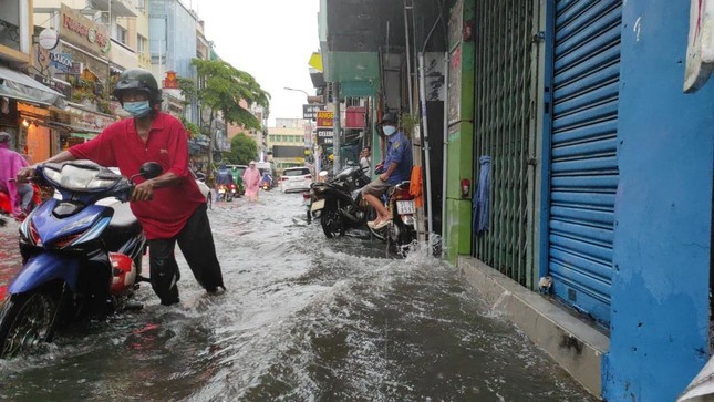 Nhiều vùng trên cả nước đón mưa kéo dài - Ảnh 1.