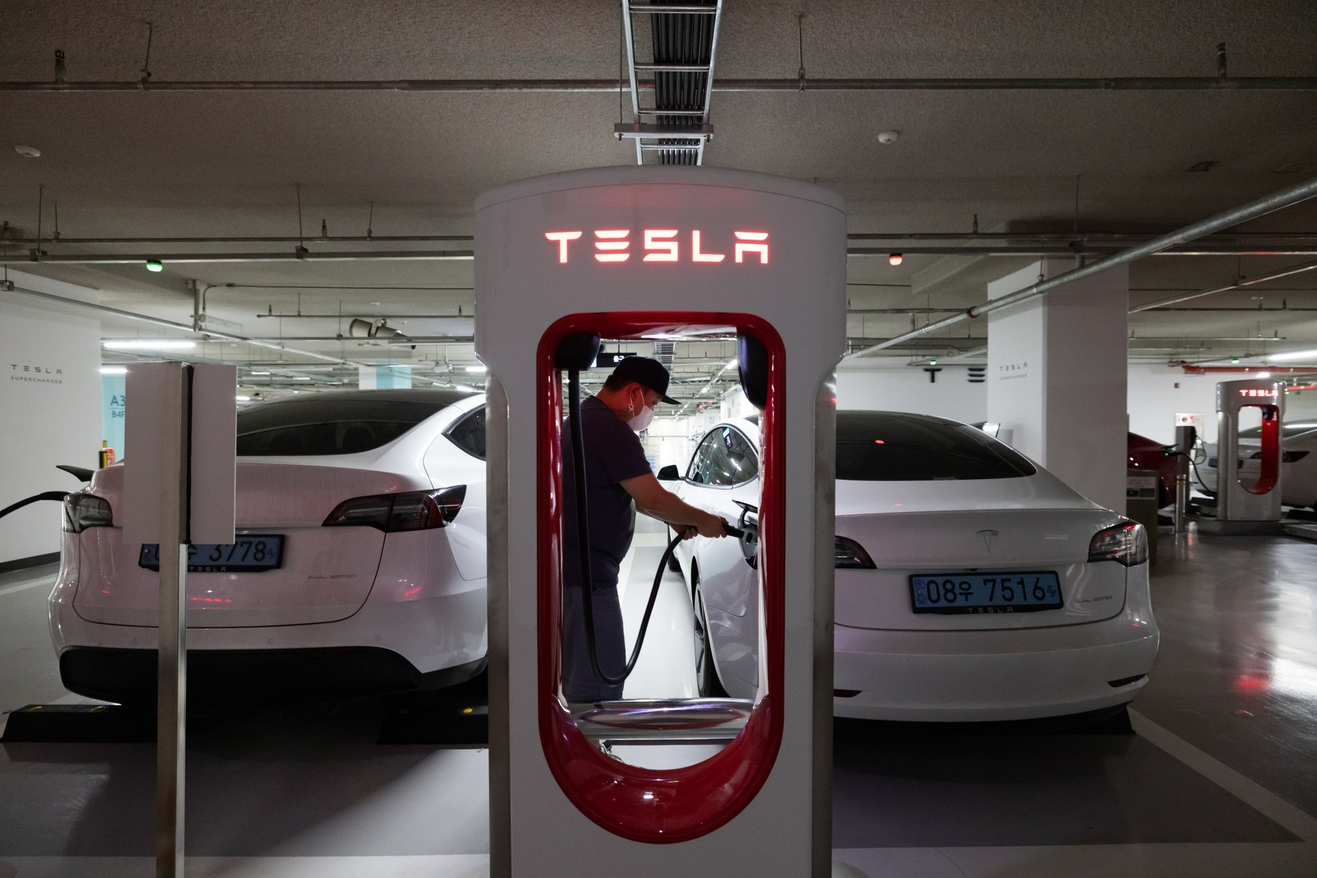 Báo Mỹ: Đừng vội mua chiếc xe điện nào ngoại trừ Tesla! - Ảnh 1.