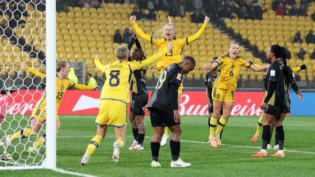 Nữ Thụy Điển thắng hú vía trước Nam Phi sau khởi đầu ác mộng - Ảnh 1.