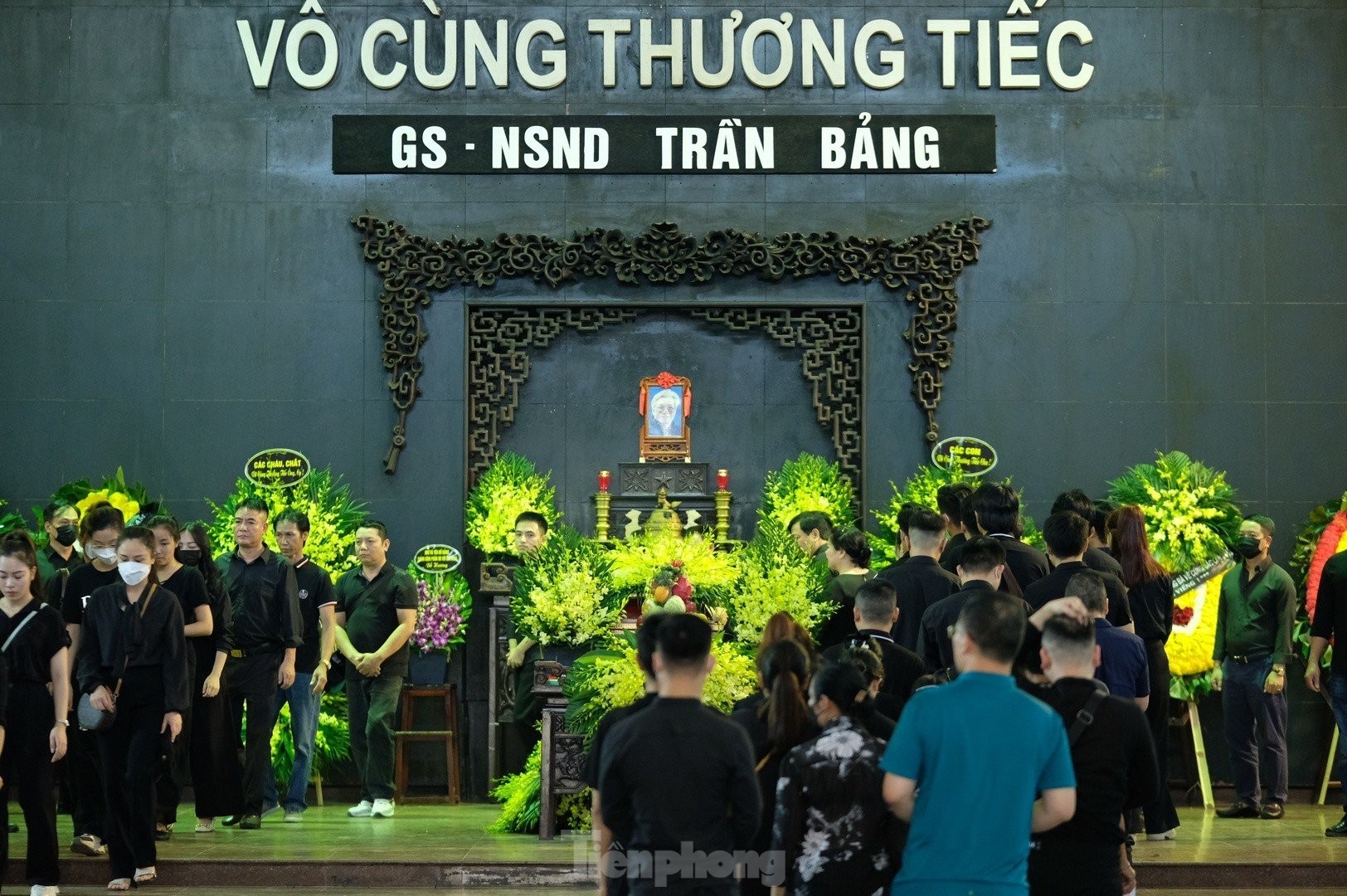 NSƯT Trần Lực và người thân tiễn biệt cha NSND Trần Bảng - Ảnh 15.