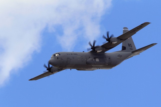 Australia chi gần 7 tỷ USD mua 20 máy bay vận tải quân sự C-130J của Mỹ - Ảnh 1.
