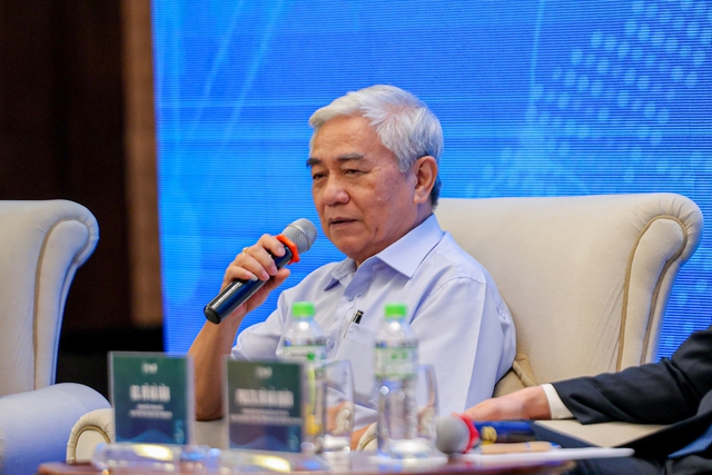 GS Vũ Hà Văn: “Không có chuyện nhà khoa học ngồi một chỗ sản phẩm nghiên cứu có thể đến triệu người dùng” - Ảnh 4.