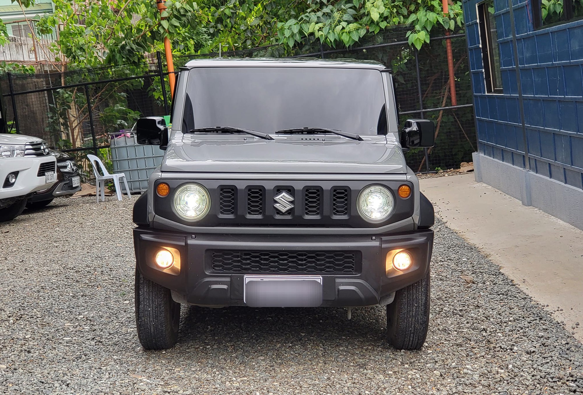 Đại lý hé lộ thêm thông tin Suzuki Jimny: Dự kiến ra mắt tháng 11, có bản 2 tông màu giá 799 triệu - Ảnh 2.