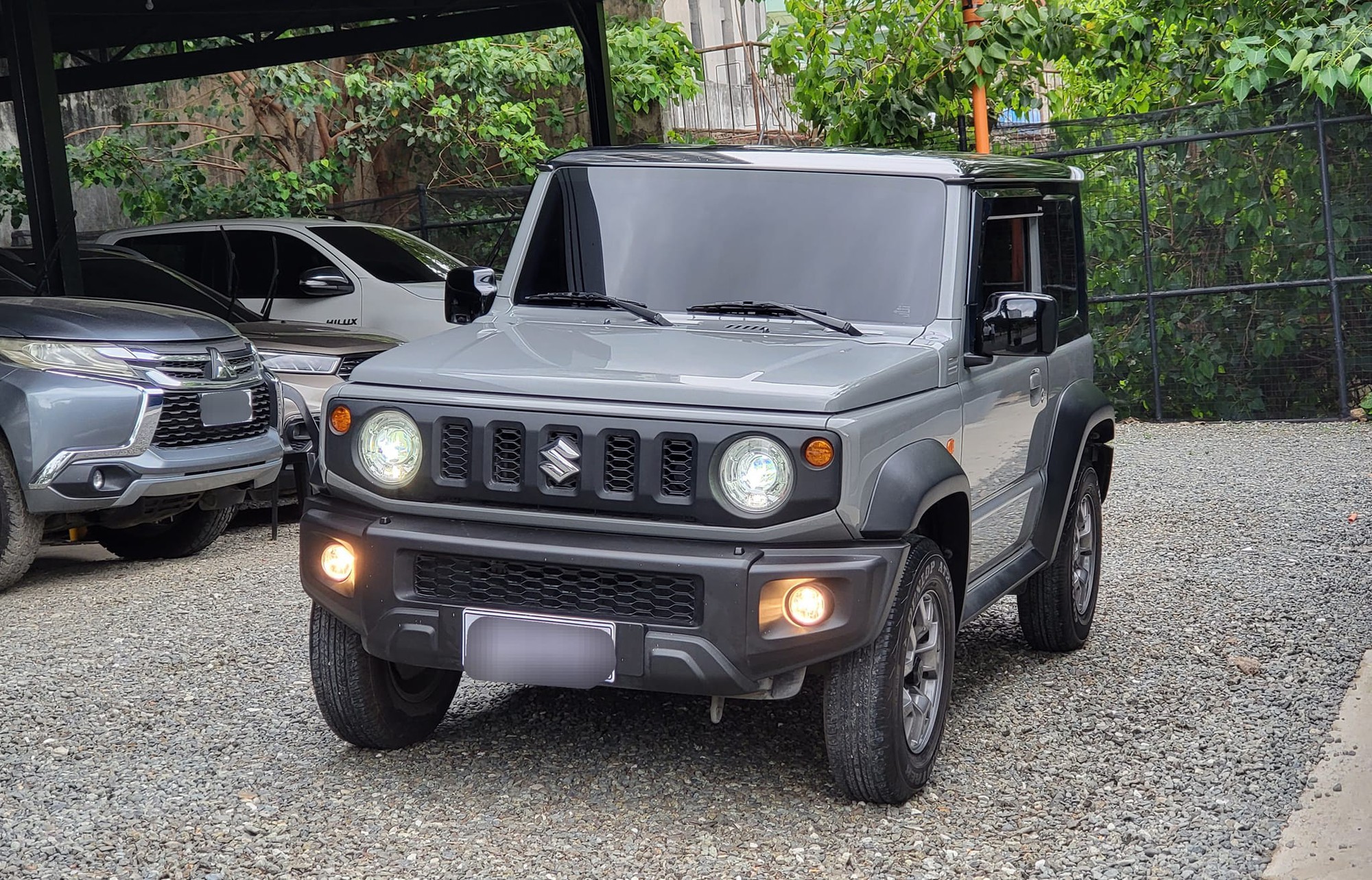 Đại lý hé lộ thêm thông tin Suzuki Jimny: Dự kiến ra mắt tháng 11, có bản 2 tông màu giá 799 triệu - Ảnh 1.