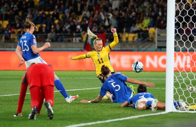 Tuyển nữ Thụy Điển thắng trận đậm nhất lịch sử trước Italia - Ảnh 1.