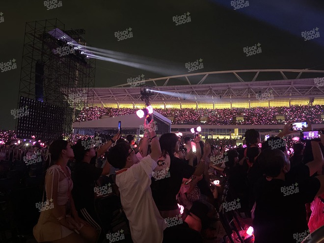 Cận cảnh bữa tiệc nhan sắc BLACKPINK ở concert Hà Nội: Nữ thần Jisoo lột xác, Lisa vừa vén mái 10 tỷ vừa khoe chân dài - Ảnh 19.