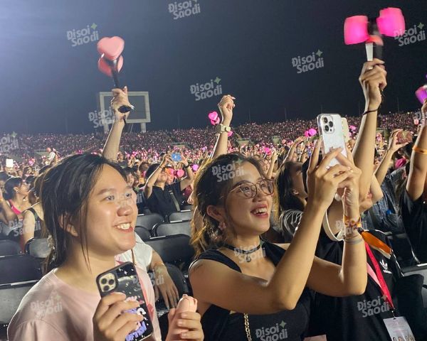  Fan Việt bất ngờ toả sáng ngay trong concert BLACKPINK với thử thách nhảy sung giống idol  - Ảnh 5.