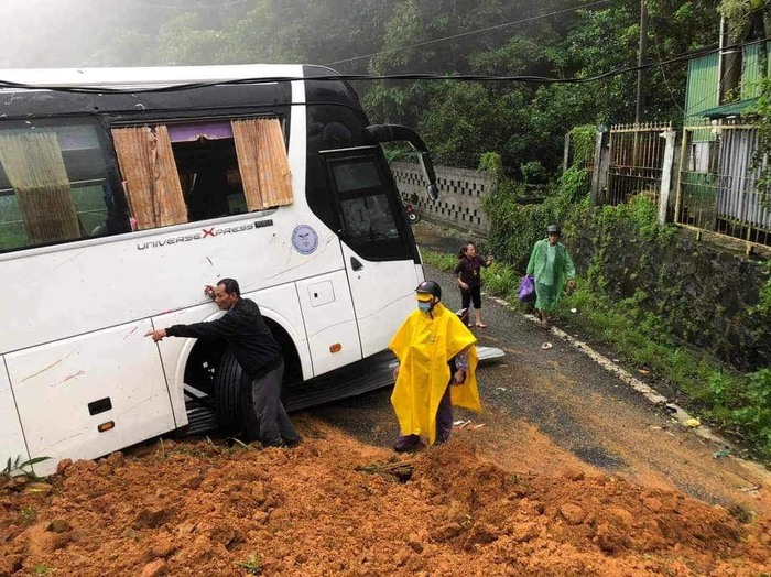 Vụ sạt lở đèo Bảo Lộc: Đã tìm thấy thi thể của cả 4 nạn nhân - Ảnh 2.