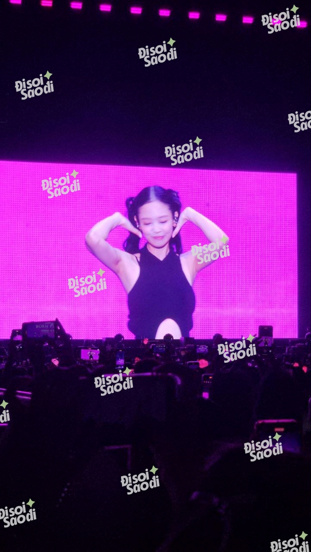 Hoàng Thuỳ Linh đứng ngồi không yên sau khi BLACKPINK gây bão vì nhảy See Tình trong siêu concert - Ảnh 6.